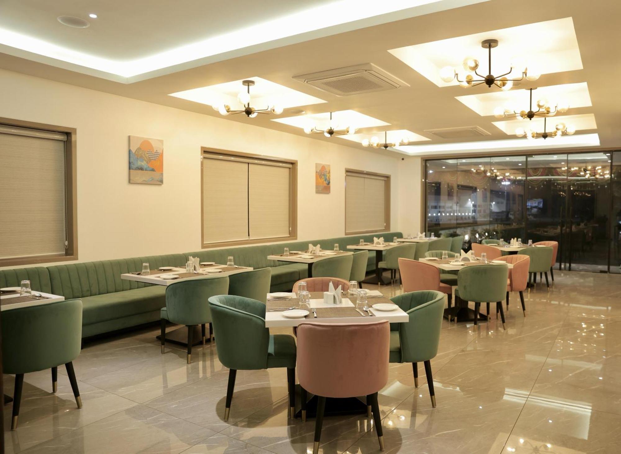 Hotel Carnival Parbhani エクステリア 写真