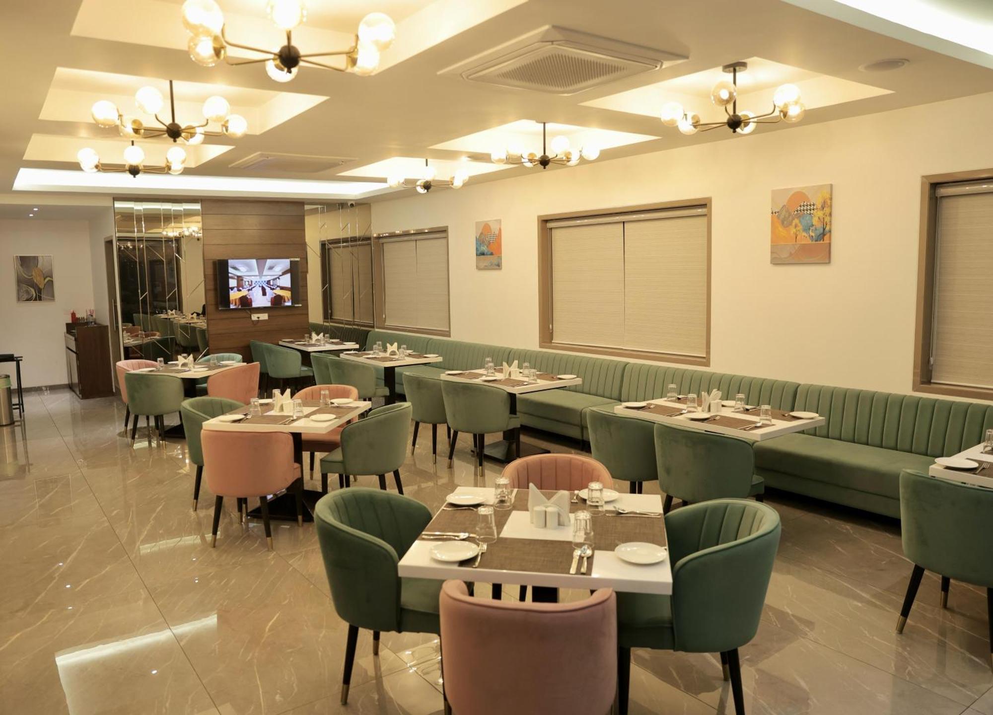 Hotel Carnival Parbhani エクステリア 写真