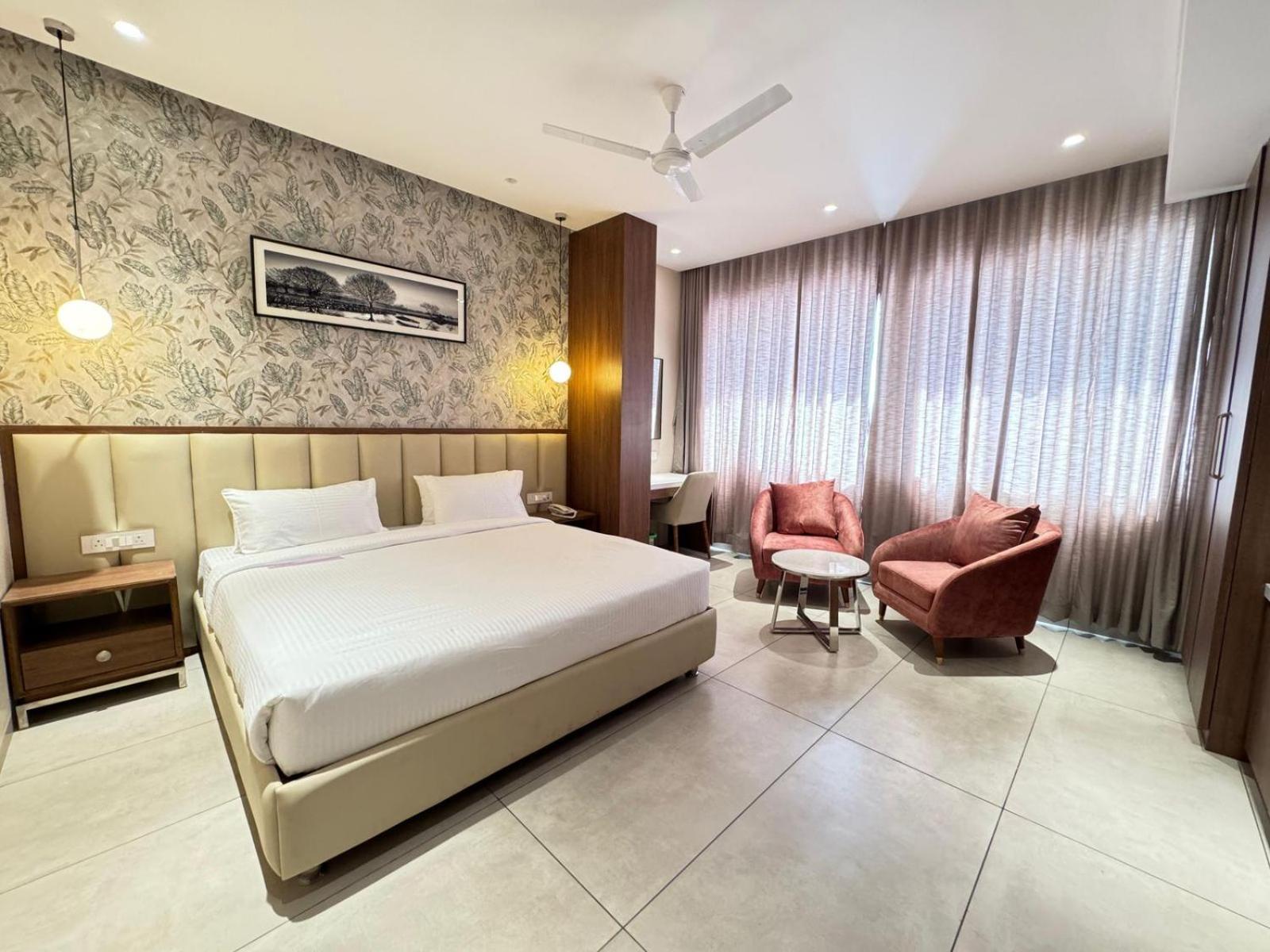 Hotel Carnival Parbhani エクステリア 写真